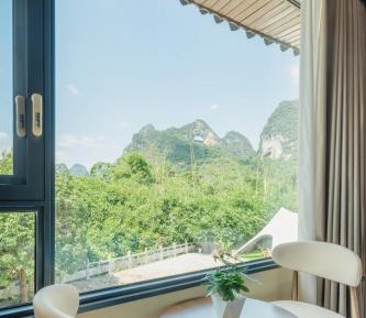 Standard Twin Room with Mountain View