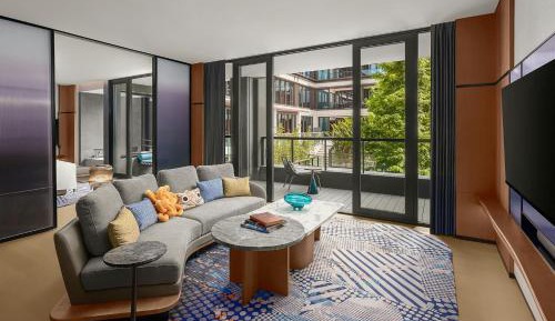 Renaissance King Suite with Garden View and Balcony