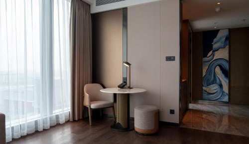 Deluxe King Suite