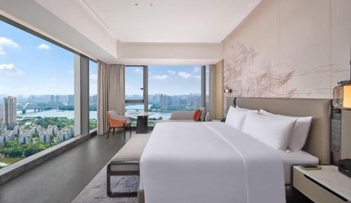 Deluxe King Suite