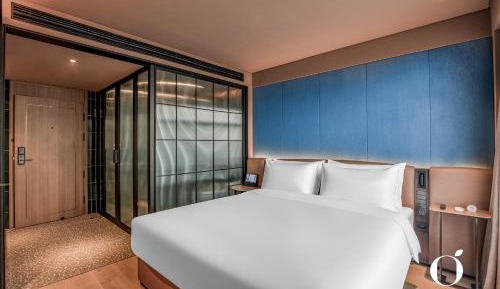 Sunshine King Room