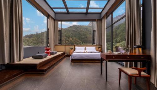 Suite with Mountain View