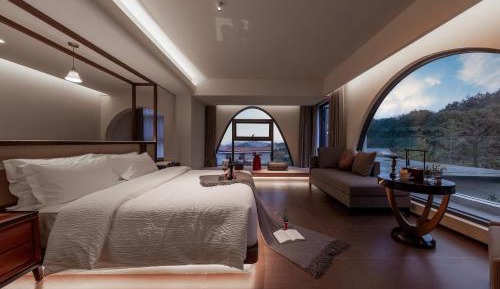 King Suite with Balcony