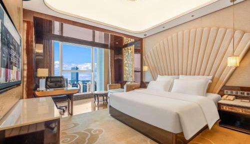 Deluxe Room (2 Adults + 1 Child)
