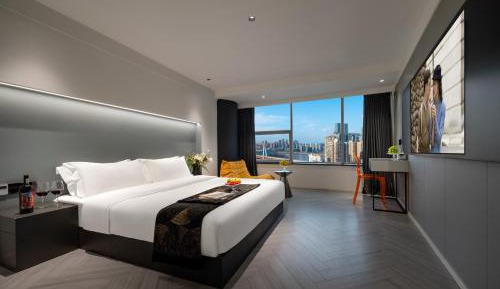 Lake View King Room