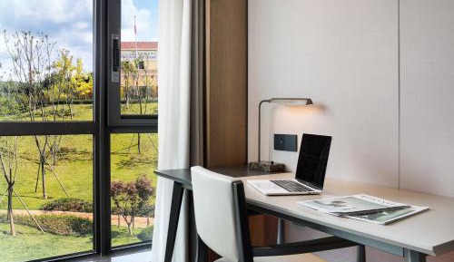 Queen Room with Garden View