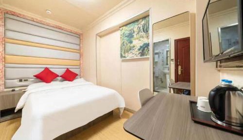 Standard Queen Room