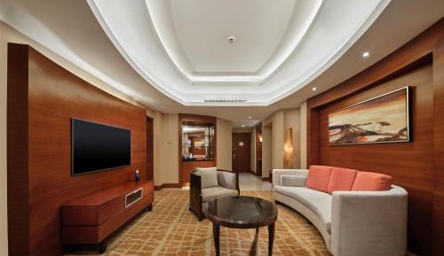 Deluxe King Suite