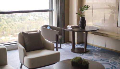 Suite with Mountain View