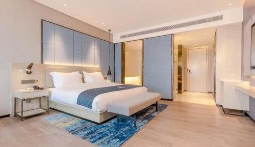 Deluxe Queen Room