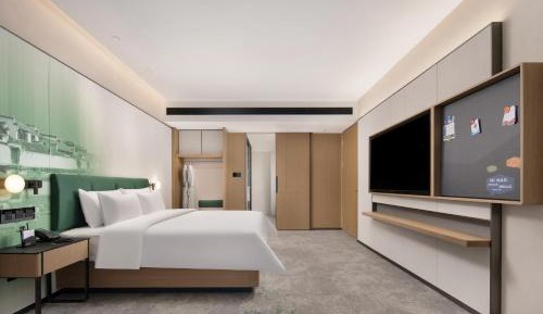 Deluxe Queen Room