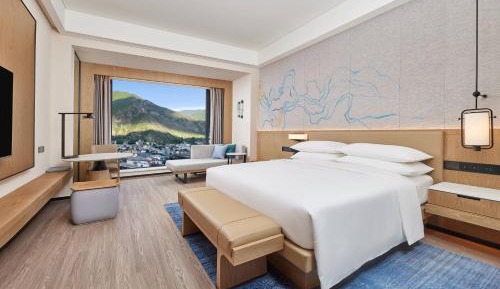 Executive King Room with Mountain View