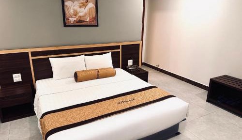 Deluxe Room (2 Adults + 1 Child)