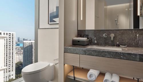 AC Discovery King Room