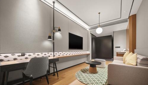 Deluxe King Suite