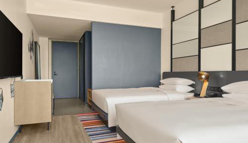 Double Room with Two Double Beds and Lake View