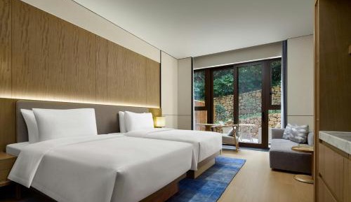 Twin Room with Two Twin Beds, Garden View and Patio