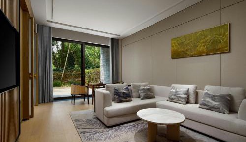 King Suite with Sofa Bed and View