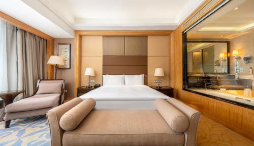 Deluxe Queen Room