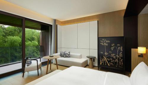 King Room with Forest View and Mountain View