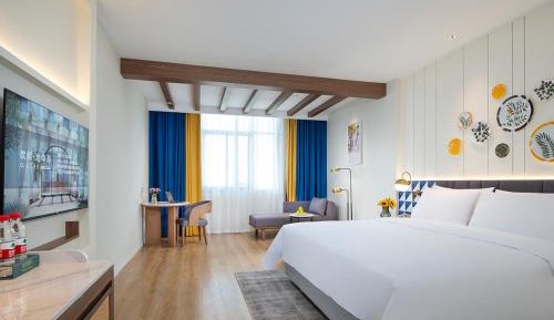 Deluxe Queen Room