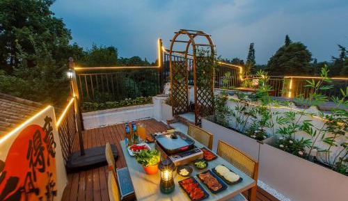 Family Room with Garden View