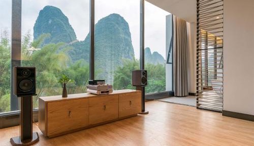 Suite with Mountain View