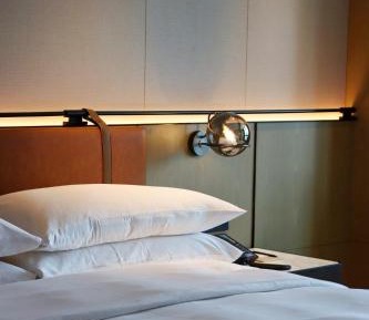 Superior King Room with City View