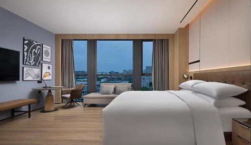 Select King Room