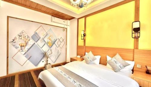 Standard Queen Room