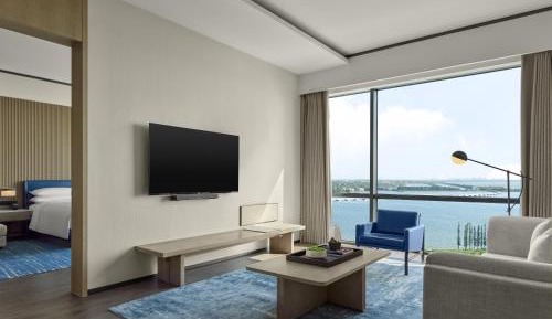 Executive King Suite with Lake View