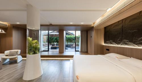 Suite with Garden View