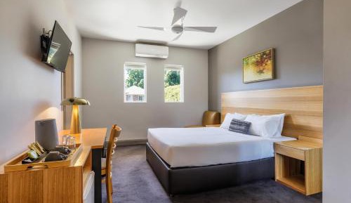 Deluxe Queen Room