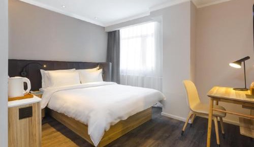 Deluxe Queen Room