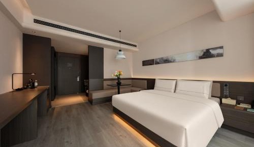 Executive Queen Room with City View
