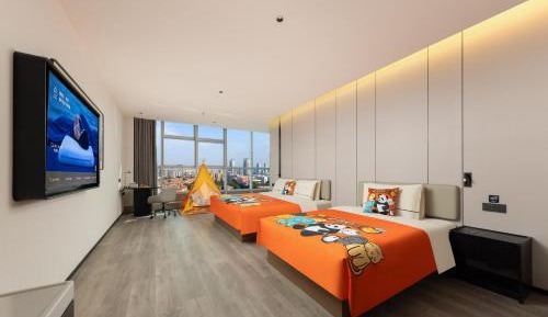 Deluxe Queen Room with Two Queen Beds