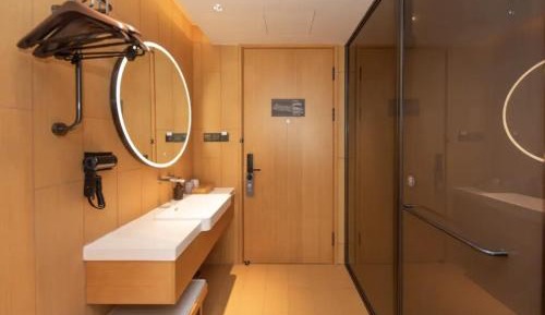 Business Queen Room