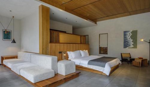 Queen Room with Garden View