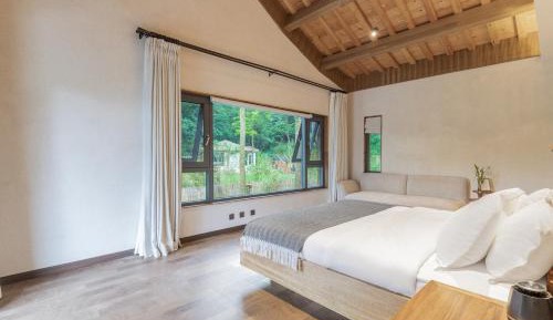 King Room with Mountain View