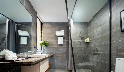 Standard Twin Room with Mountain View