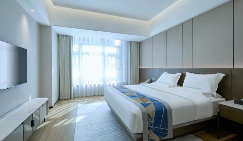 Queen Suite with Spa Bath
