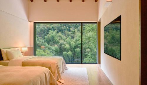 Twin Room with Mountain View