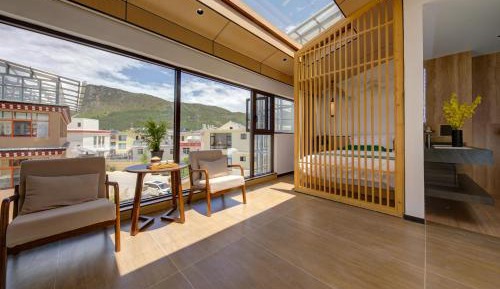 Family Room with Mountain View