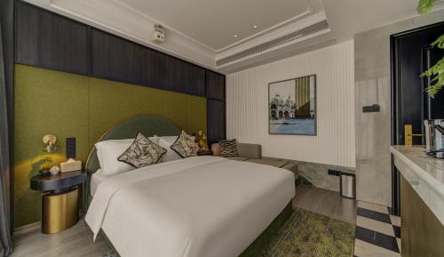 Deluxe King Room