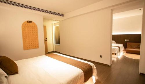 Deluxe Family Room