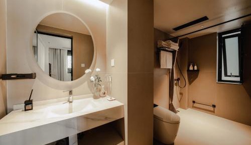 Parent-Child Two-Bedroom Suite