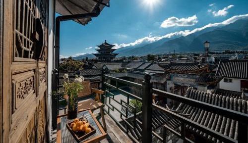 Deluxe Mountain View Balcony King Room