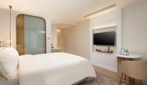 Standard Queen Room