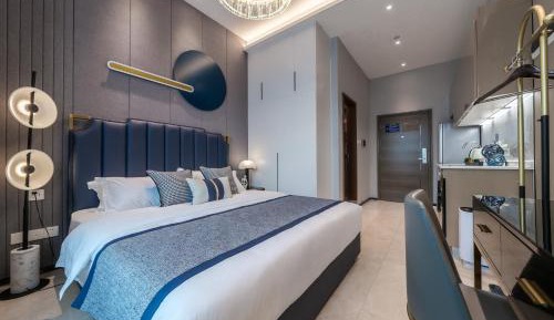Deluxe Queen Room