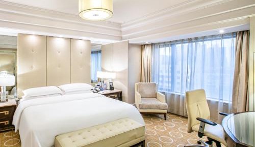 Club King Room with City View